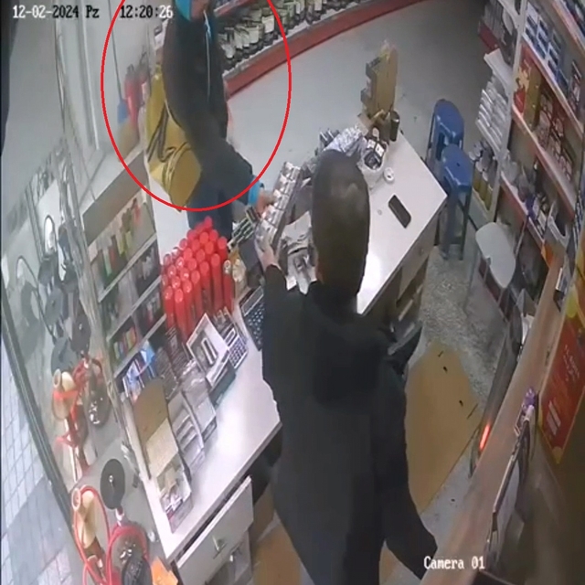 Kredi kartını çalan şüphelinin alışveriş yaptığı yerleri gezip, kamera görü...