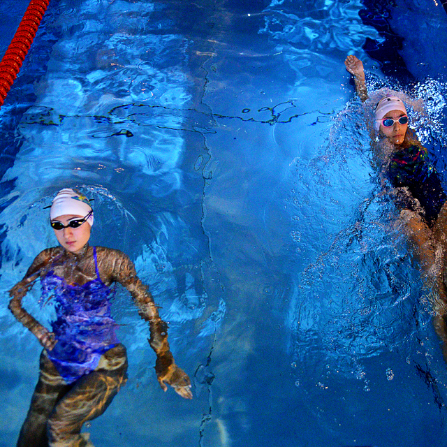 4'ü milli, 9 paralimpik ve özel yüzücü engellerini kulaçlarla aşıyor