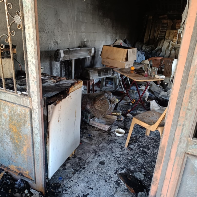 Hatay'da ev eşyalarının bulunduğu depoda çıkan yangın söndürüldü