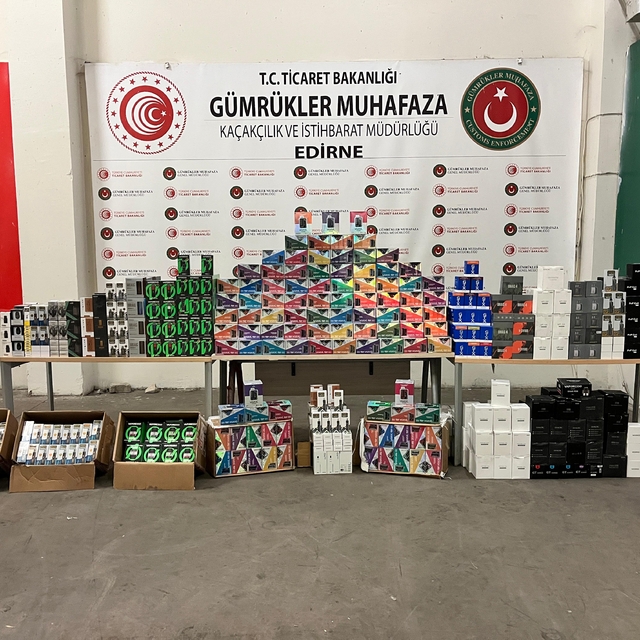 Kapıkule'de 16 bin 500 kaçak elektronik sigara ele geçirildi