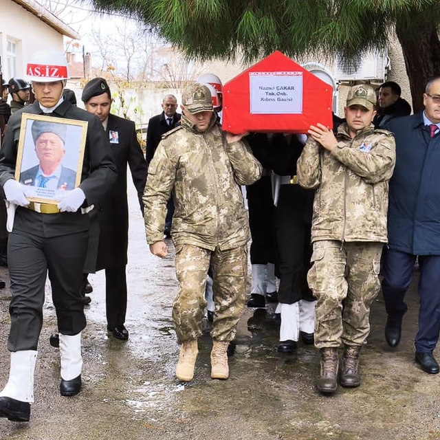 Kıbrıs gazisi Nazmi Çakar, memleketi Kırklareli'nde son yolculuğuna uğurlan...