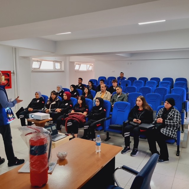 Muş'ta üniversite öğrencileri, VEDAŞ'ı ziyaret etti