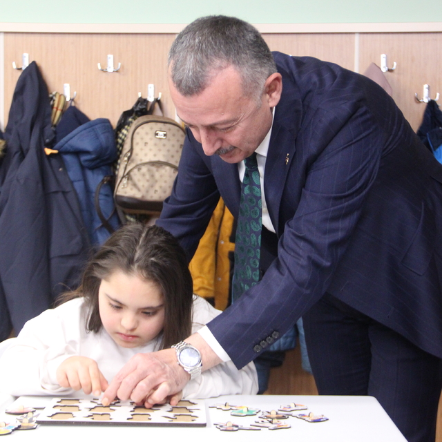 Belediye Başkanı Büyükakın, özel gereksinimli öğrenciler ile buluştu