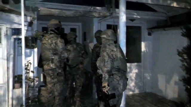 Sakarya'da yakalama kararı olan şüphelilere eş zamanlı operasyonda 31 gözaltı
