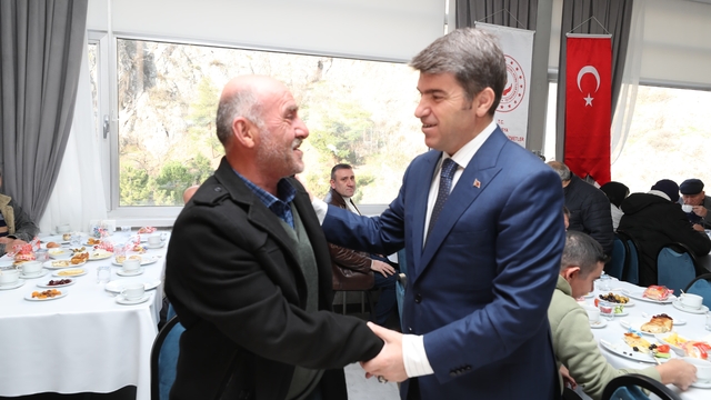 Amasya Valisi Bakan, engelli vatandaşlar ve aileleriyle bir araya geldi