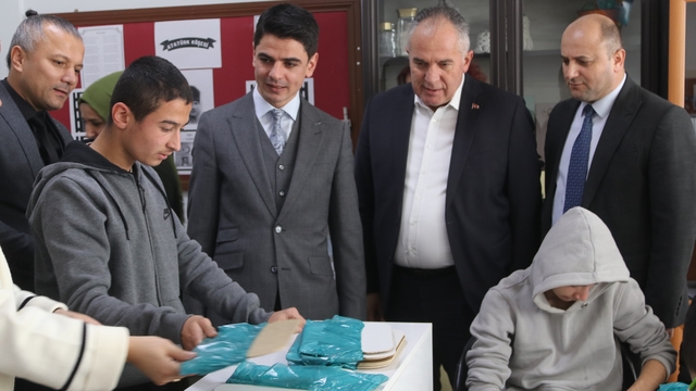 Taşova'da özel öğrenciler için tasarım ve beceri atölyesi açıldı