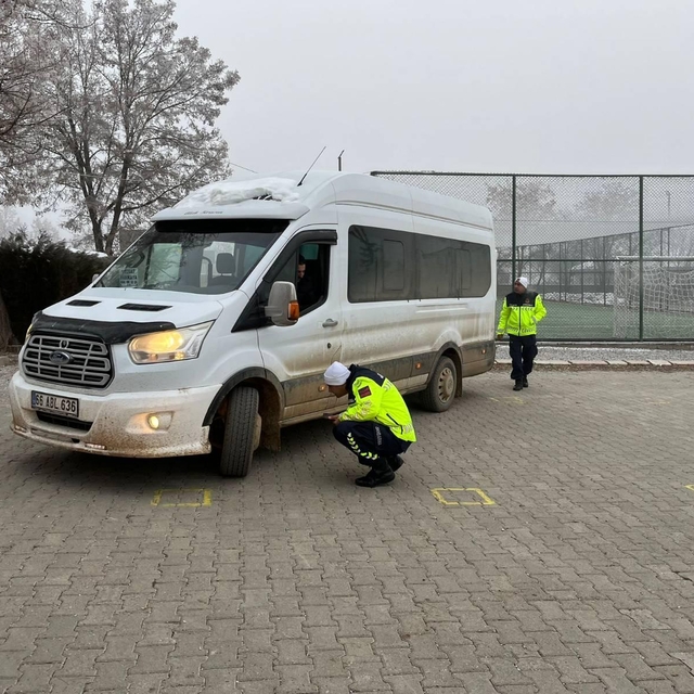 Yozgat'ta jandarma okul servis araçlarını denetledi