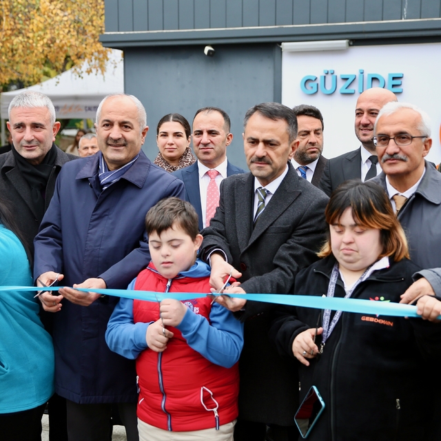 Kocaeli'de down sendromluların istihdam edildiği kafe açıldı