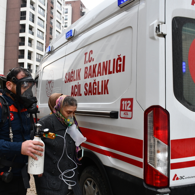 Bilecik'te 17 katlı binada çıkan yangın söndürüldü