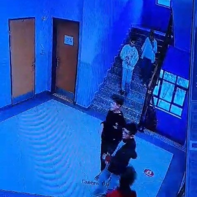 Nefes borusuna patlamış mısır kaçan öğrencisini 'Heimlich' manevrasıyla kur...