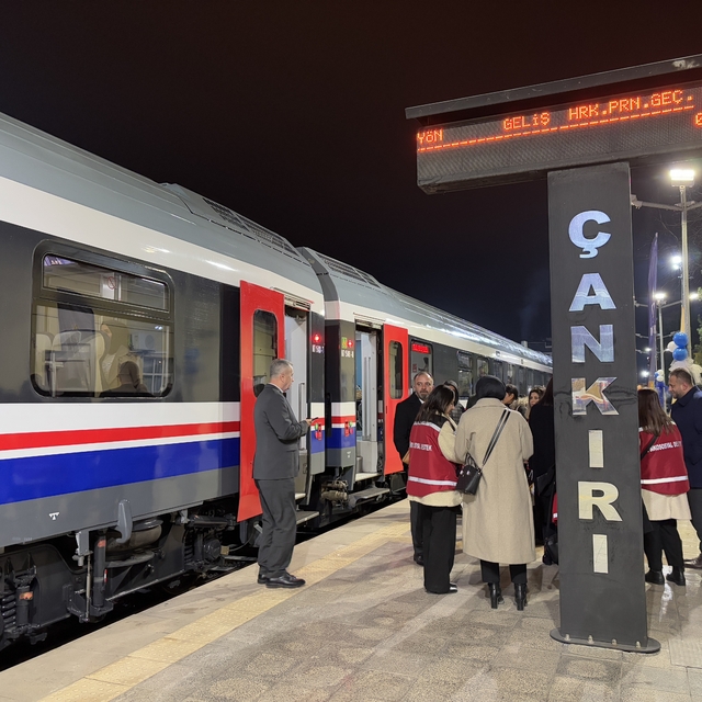 Engelli bireyleri taşıyan Turistik Tuz Ekspresi, ziyaretlerin ardından Anka...