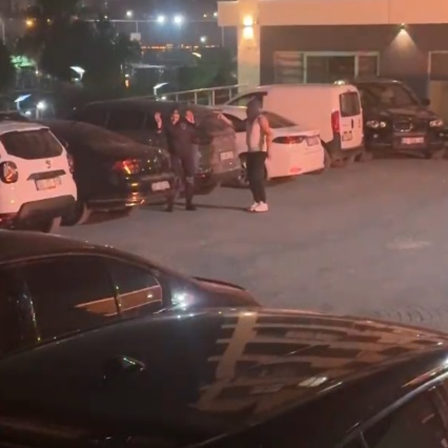 Sitede yere döktüğü benzini ateşe verdi, güvenliği tabancayla tehdit ederek...