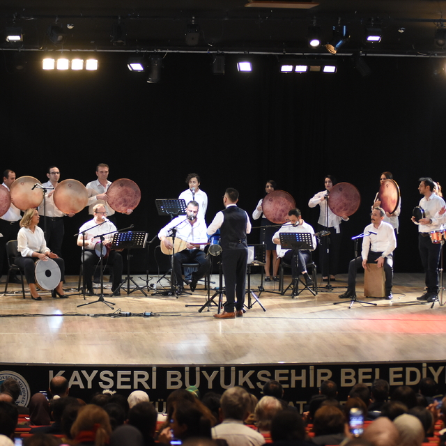 Adliye çalışanlarının kurduğu ritim topluluğundan konser
