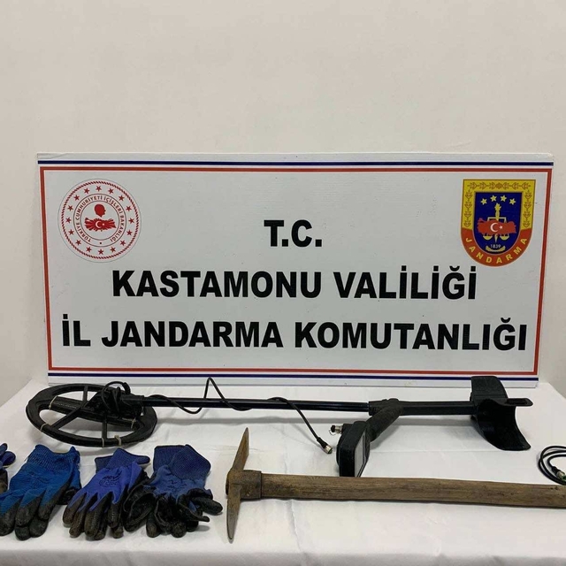 Kastamonu'da kaçak kazı yapan 2 kişi suçüstü yakalandı