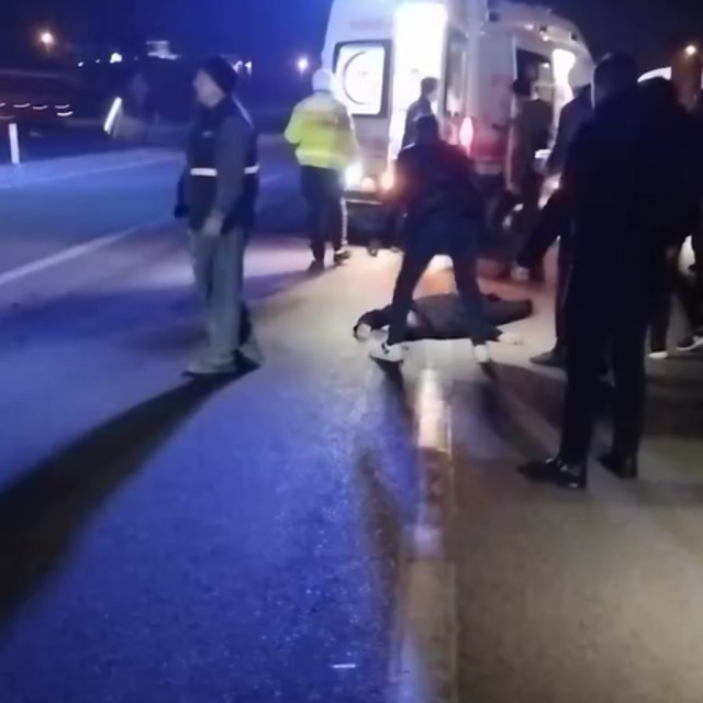 Taziye evine gitmek isterken servis aracının çarpmasıyla öldü