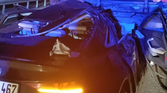 Burdur'da tırla çarpışan otomobildeki 2 kişi yaralandı