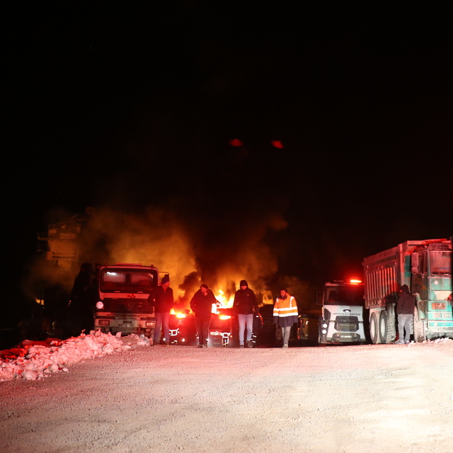 Tokat'ta taş ocağında çıkan yangına müdahale ediliyor