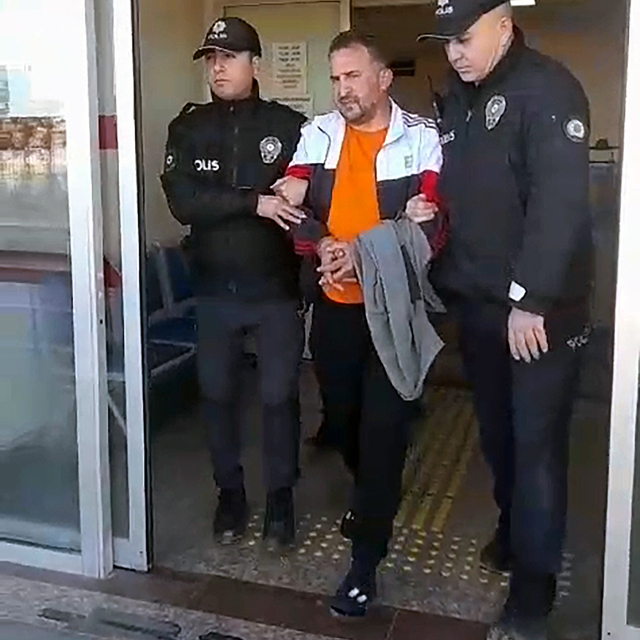 Zabıta memurunu öldüren cezaevi firarisi, sahte kimlikle yakalandı