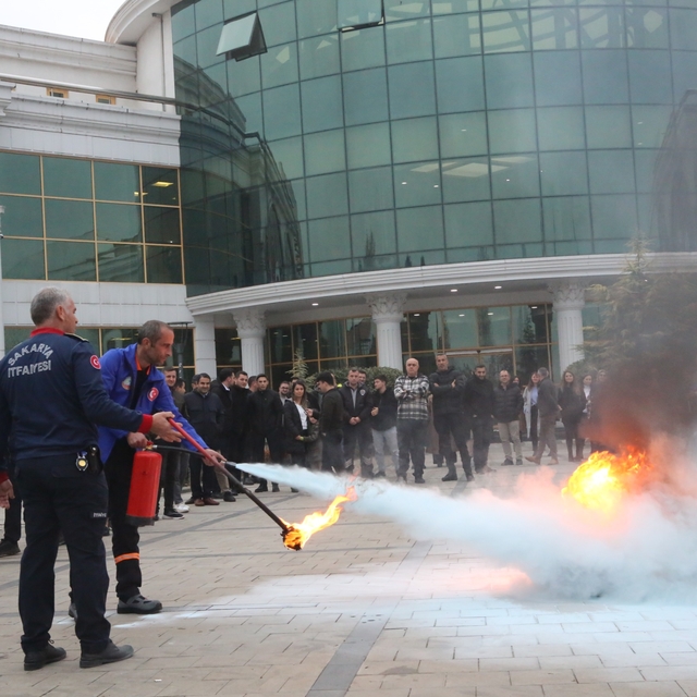 Serdivan Belediyesi personeline yangın eğitimi verildi