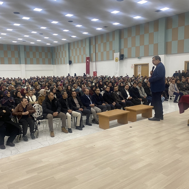 Sarayönü'nde aile ve gençlik konulu konferans düzenlendi