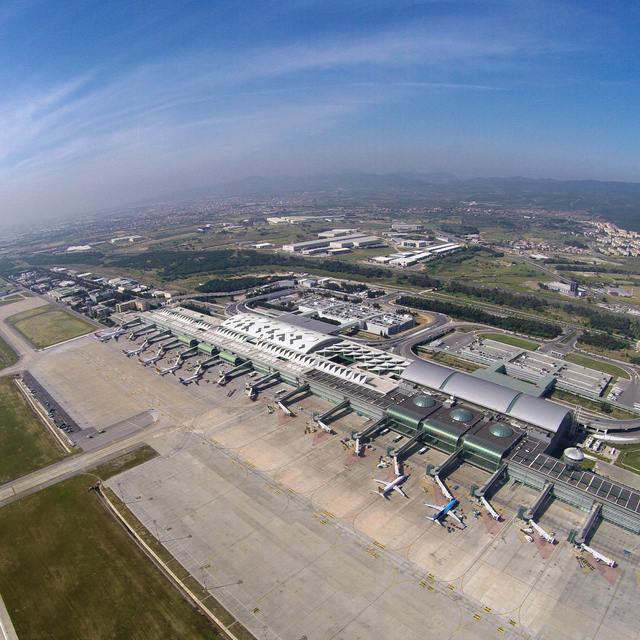İzmir Adnan Menderes'te GES yatırımı başladı