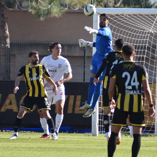 Altınordu kaleci Serhat fark yaratıyor