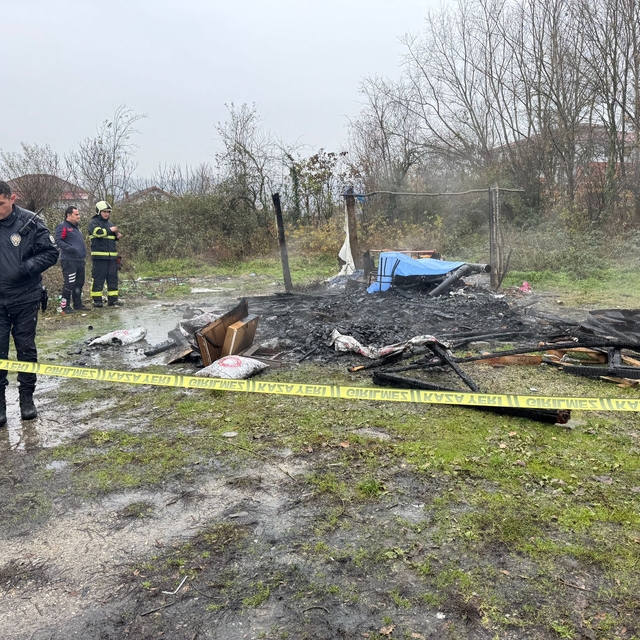 Kaldığı barakada çıkan yangında can verdi