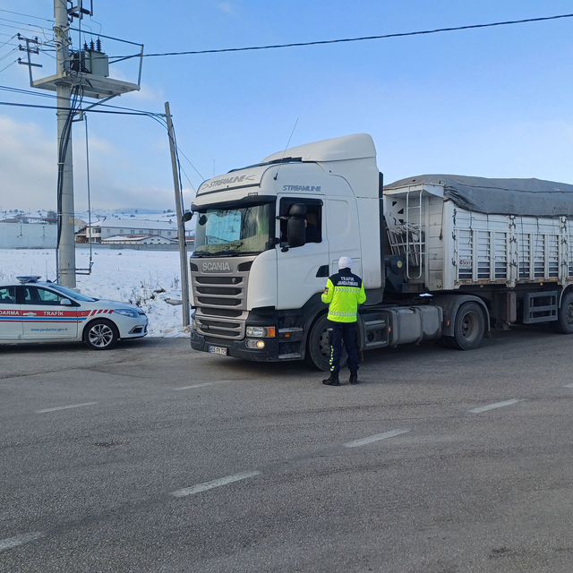 Havza'da jandarmadan kış lastiği uygulaması