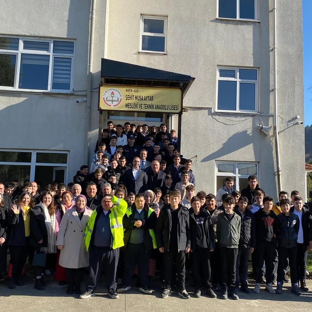 Ulus Kaymakamı Kadiroğlu'ndan okul ziyareti