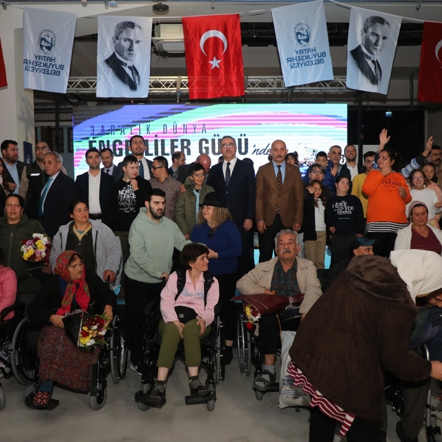 Hatay'da engelli depremzedelere 12 akülü tekerlekli sandalye dağıtıldı