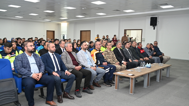 Adana ve Osmaniye'de" Fermuar Sistemiyle Yaşama Yol Ver" kampanyası tanıtıldı