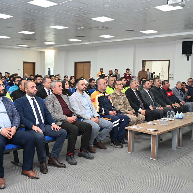 Adana ve Osmaniye'de" Fermuar Sistemiyle Yaşama Yol Ver" kampanyası tanıtıl...