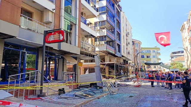 İzmir'de 5 kişinin öldüğü patlamada, 3 kişiye 15'er yıla kadar hapis istemi