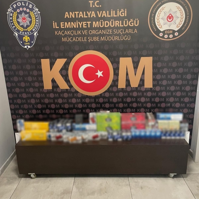 Antalya'da kaçak silah ve tefecilik suçundan 4 kişi tutuklandı