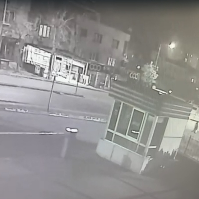 Kamyonetin çarptığı yaya öldü; kaza kamerada