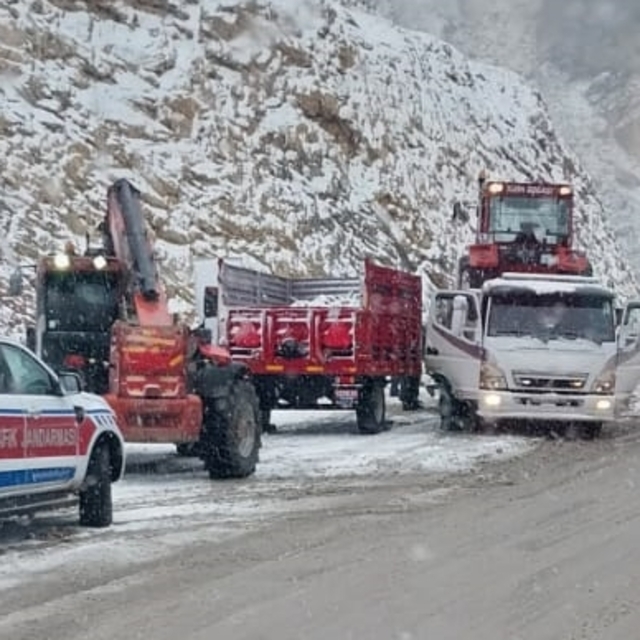 Çorum'da devrilen traktörün sürücüsü yaralandı