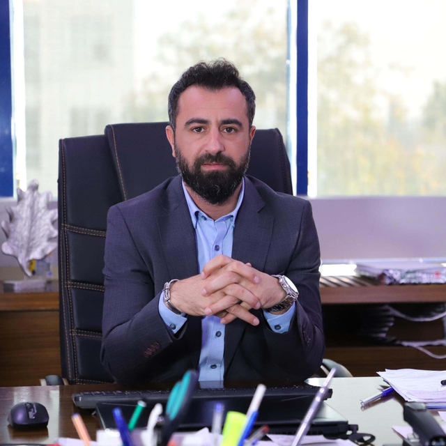 Menderes Belediye Başkan Yardımcısını makam odasında darbeden 2 şüpheli tut...