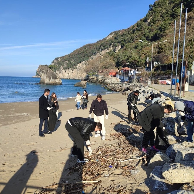 Bartın İnkumu Sahili'nde çevre temizliği yapıldı