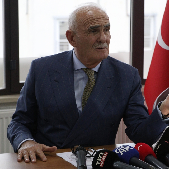 AK Parti'li Yılmaz: Ağustos böceği gibi şarkı söylüyorlar, eğleniyorlar