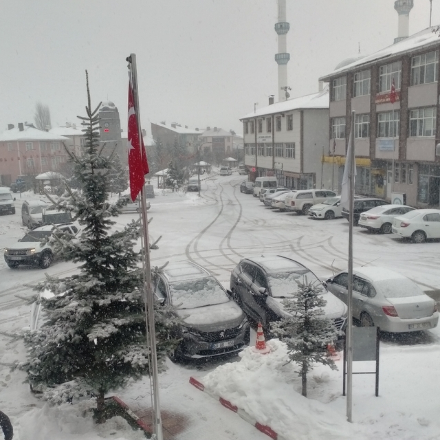 Başçiftlik'te kar yağışı etkili oldu