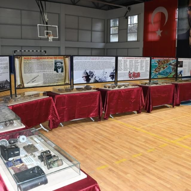 Alaçam'da Çanakkale Savaş Eserleri ve Resim Sergisi açıldı