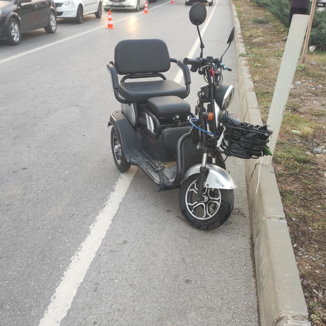 Mersin'de elektrikli bisikletten düşen sürücü ağır yaralandı