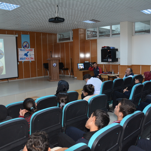 Bitlis'te öğrencilere çevre konulu seminer verildi