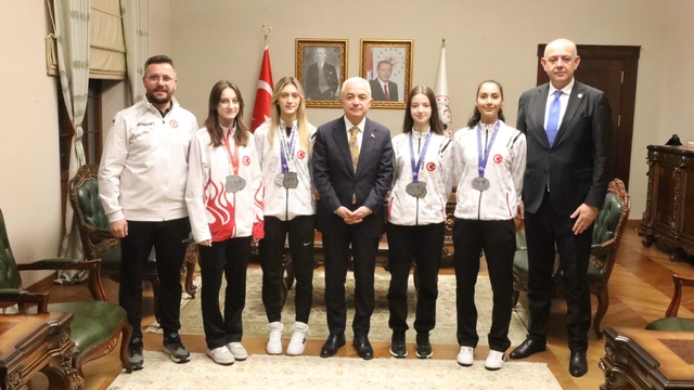 Kırklareli Valisi Turan, başarılı sporcularla bir araya geldi