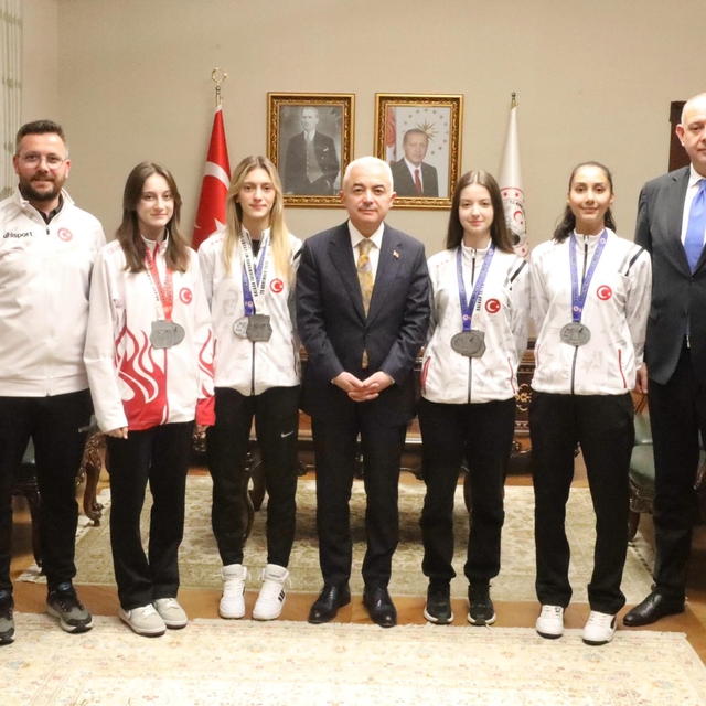 Kırklareli Valisi Turan, başarılı sporcularla bir araya geldi