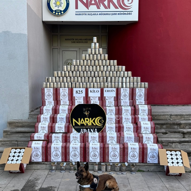 825 kilo eroini, eğitimli köpek koku almasın diye öğütülmüş kahvelerin altı...