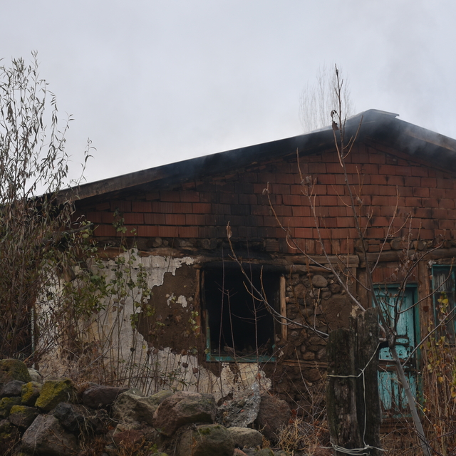Afyonkarahisar'da çıkan ev yangınında bir kişi öldü