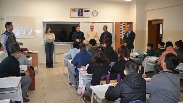 Tosya'da öğrencilere ambulans geçişleri için fermuar sistemi anlatıldı