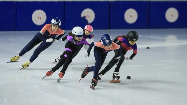 Milli buz patenciler, olimpiyat kotası için piste çıkacak