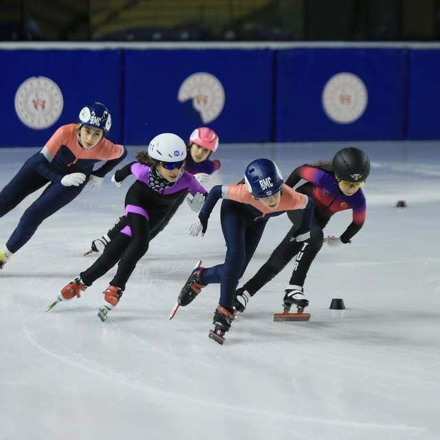 Milli buz patenciler, olimpiyat kotası için piste çıkacak